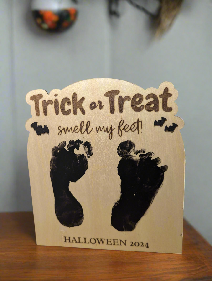Smell my feet - kids feet