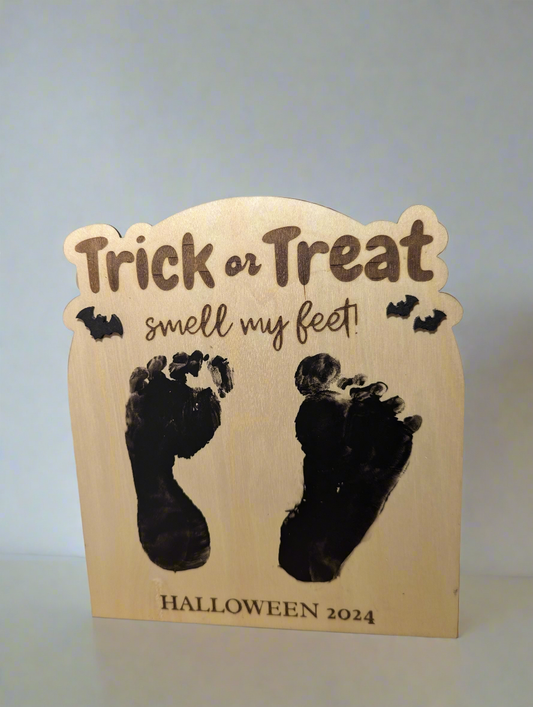 Smell my feet - kids feet